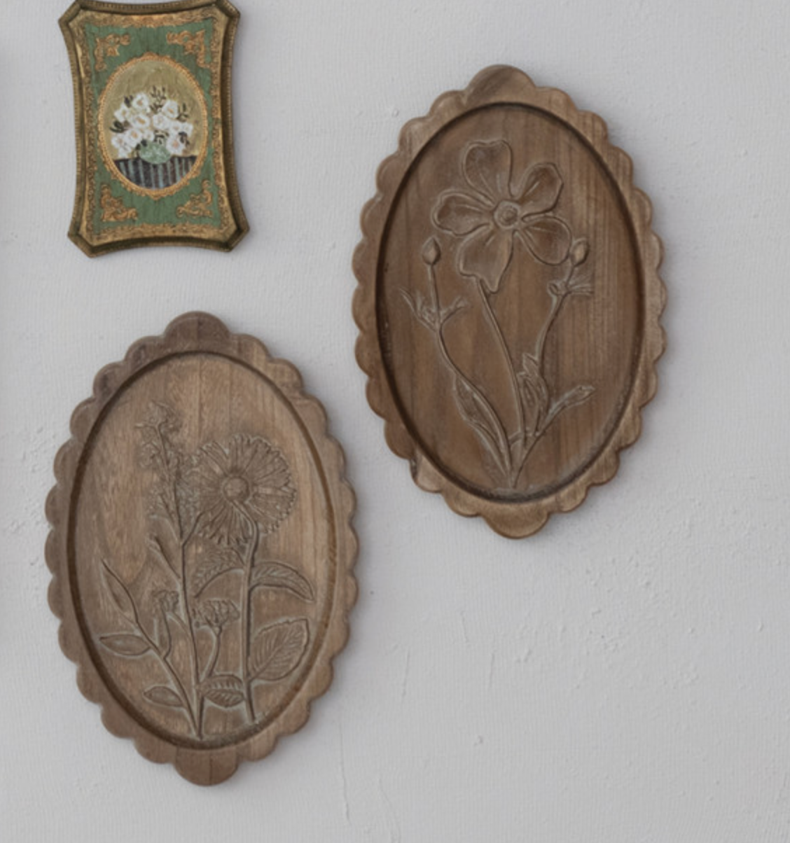 Scalloped Engraved Floral Plaque
